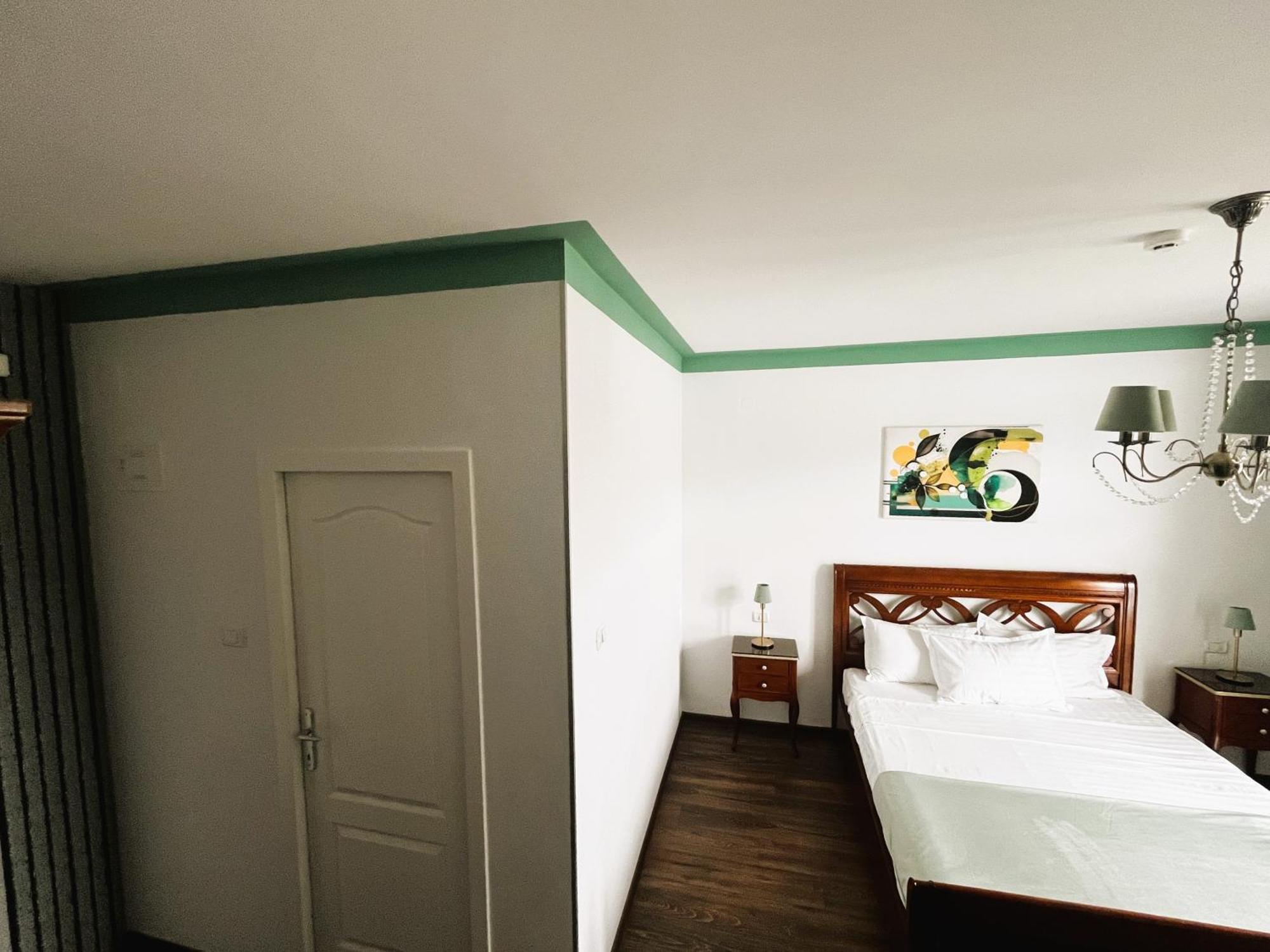 Riviera 990 - Resort & Restaurant Ieşelniţa Esterno foto