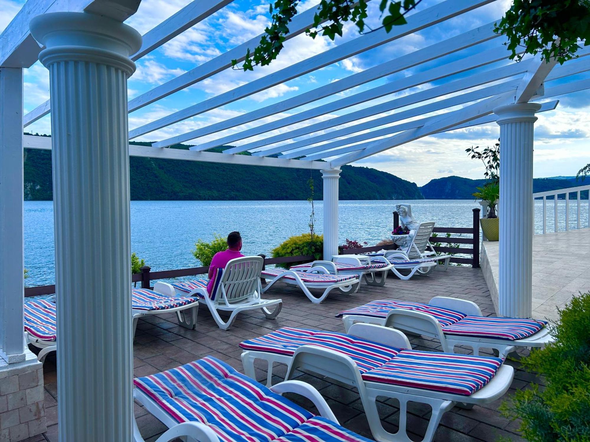 Riviera 990 - Resort & Restaurant Ieşelniţa Esterno foto