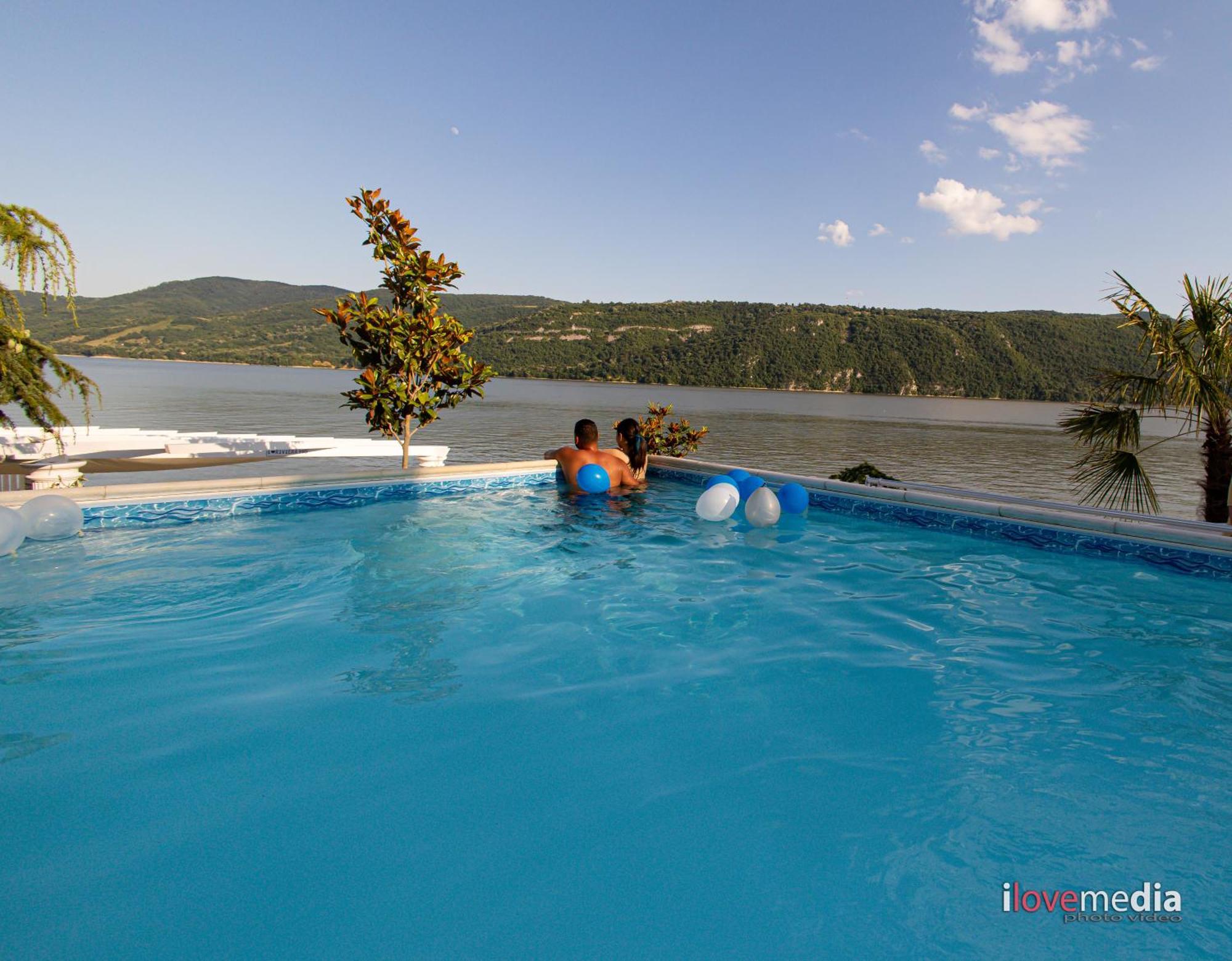 Riviera 990 - Resort & Restaurant Ieşelniţa Esterno foto