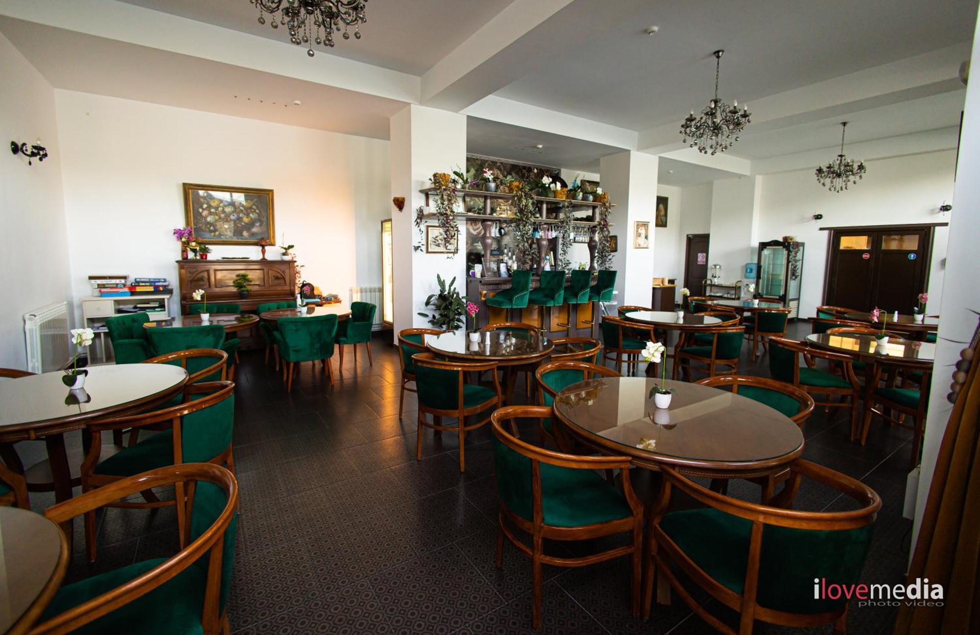 Riviera 990 - Resort & Restaurant Ieşelniţa Esterno foto