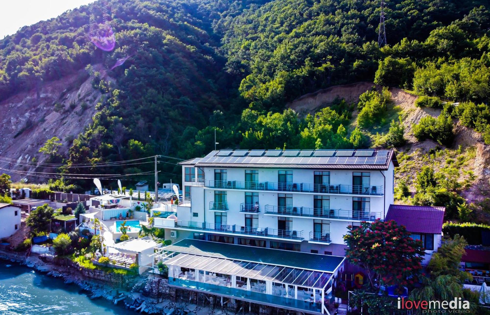 Riviera 990 - Resort & Restaurant Ieşelniţa Esterno foto