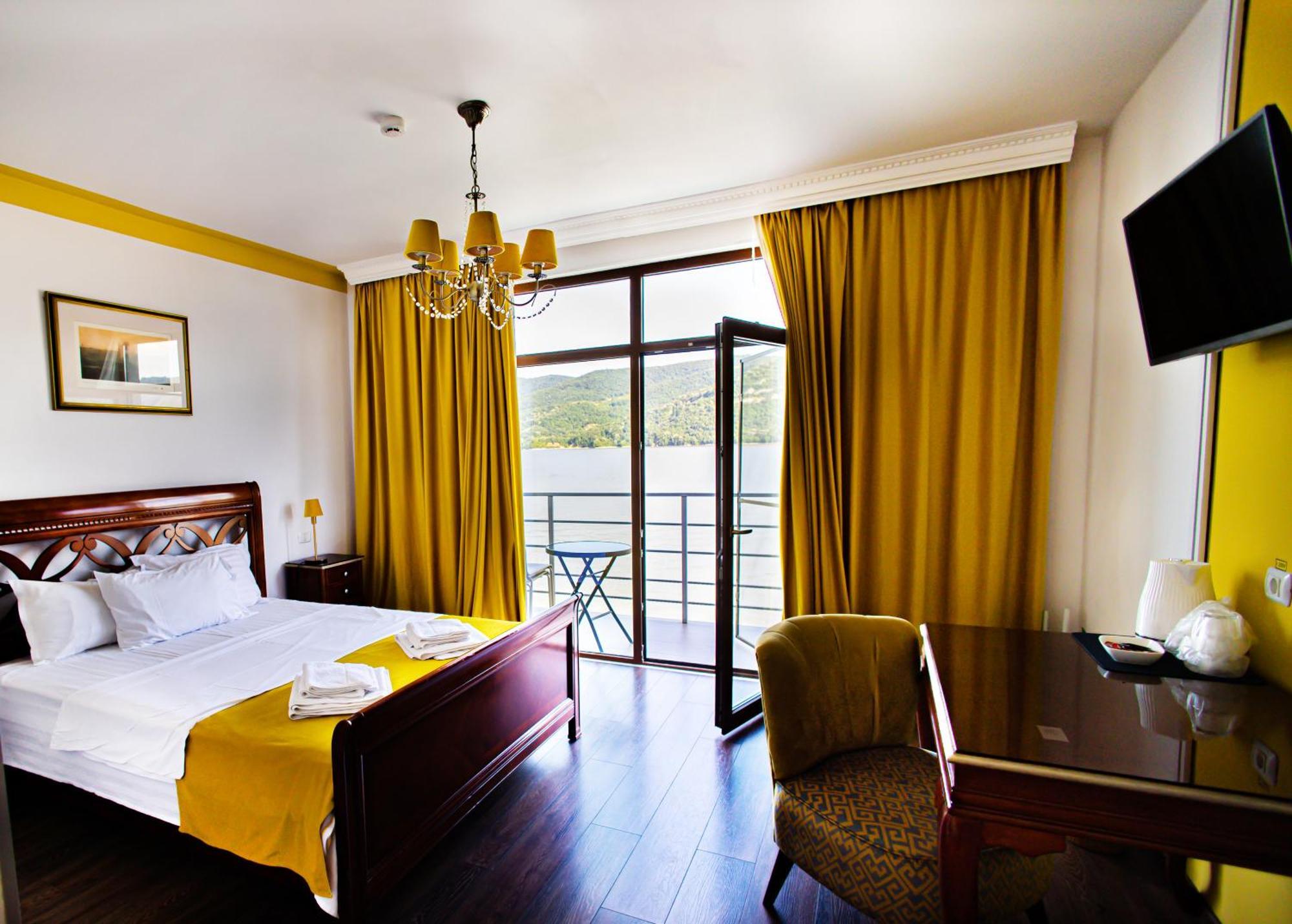 Riviera 990 - Resort & Restaurant Ieşelniţa Esterno foto